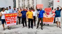 ग्रेटर नोएडा वेस्ट में सोसाइटीवासियों का हंगामा: पानी-बिजली संकट और मेंटेनेंस पर बिल्डरों के खिलाफ प्रदर्शन, अदालत जाने की तैयारी