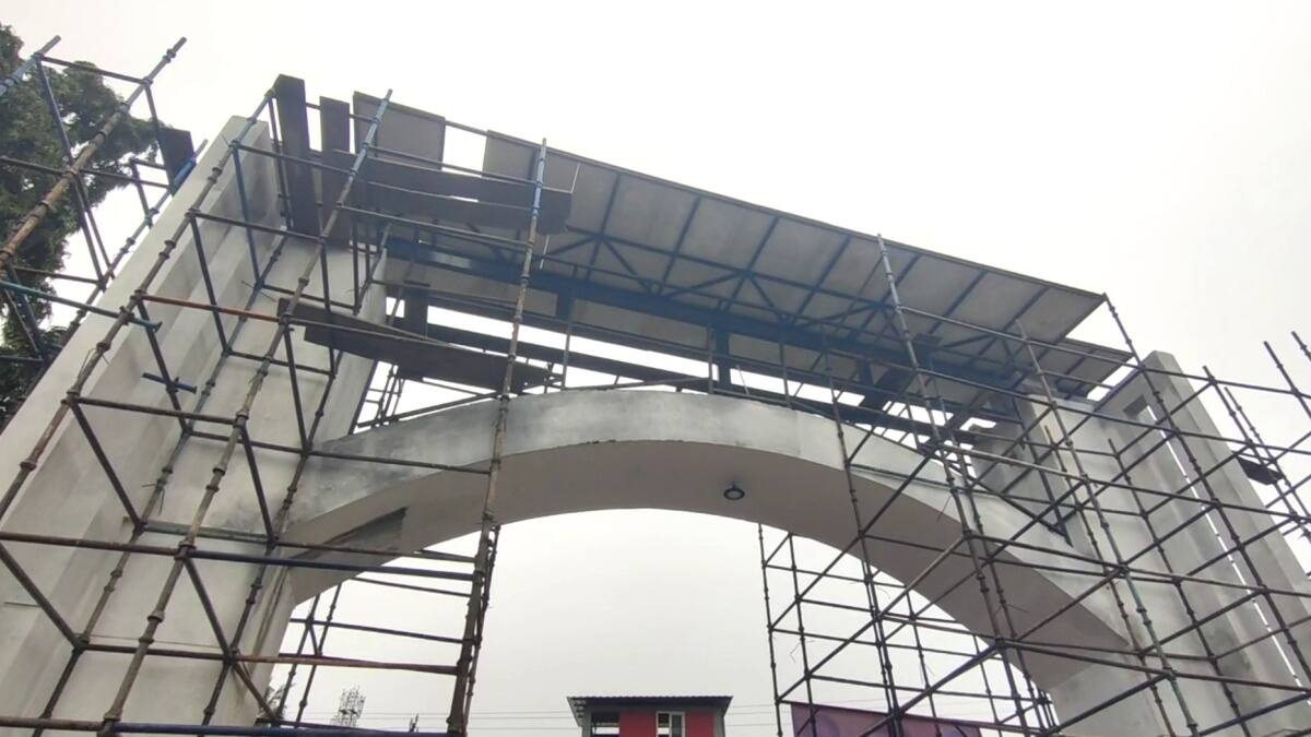 மயிலாடுதுறை ரயில் நிலையத்தில் அதிர்ச்சி சம்பவம்! அம்ரித் பாரத் திட்டத்தில் தரமற்ற பணிகள்? அச்சத்தில் பயணிகள்!