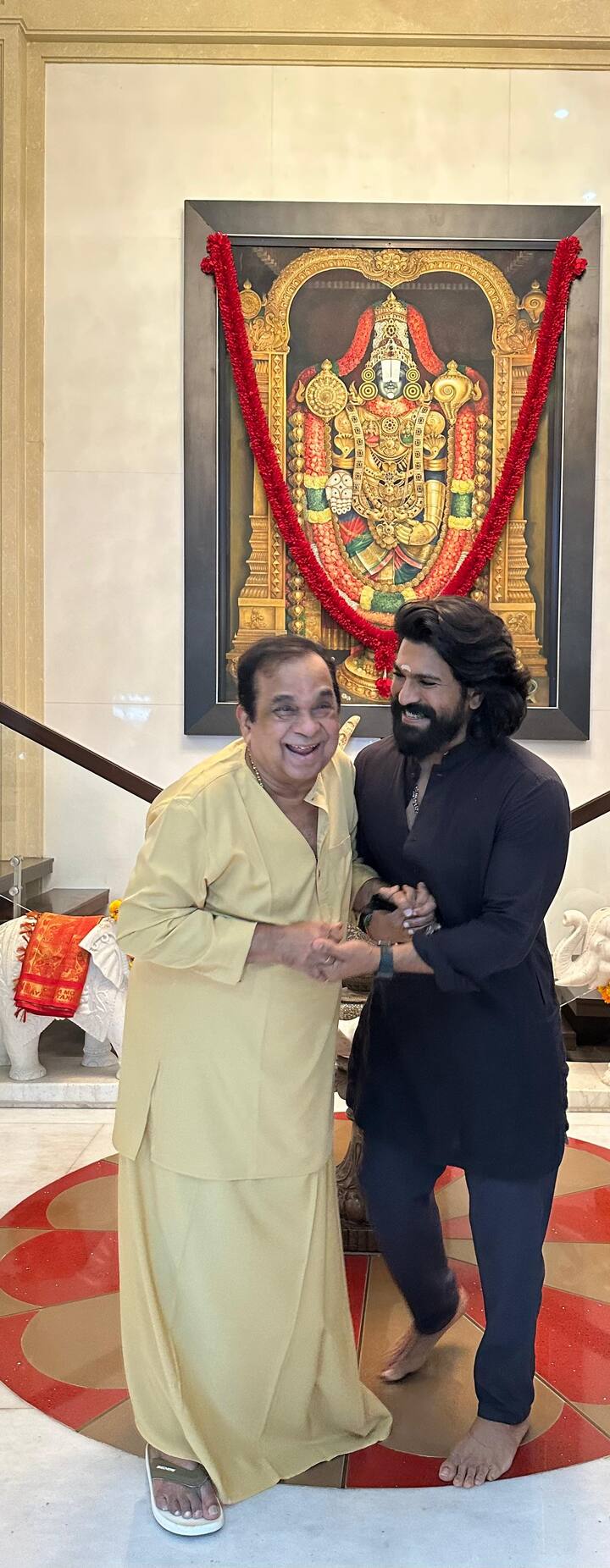 బ్రహ్మానందం ఇంట రామ్ చరణ్... ఫోటోలు చూడండి