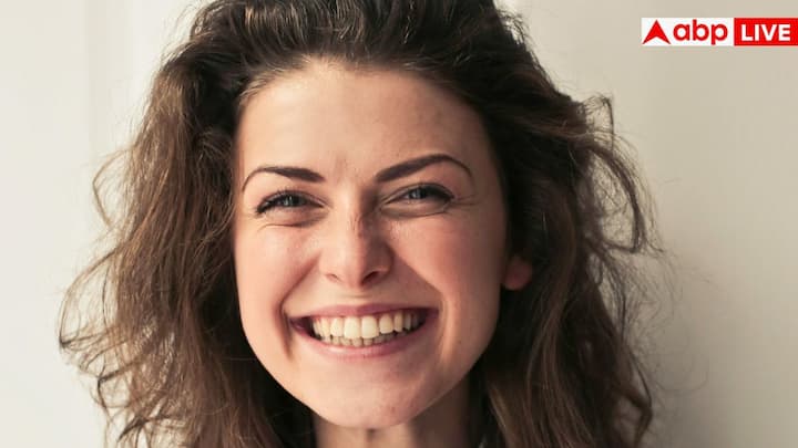 पेशाब का रंग, मात्रा और प्रकार में बदलाव हो सकता है. जैसे पेशाब में झाग आना या फोमीली होना, लगातार पेशाब आना या बहुत कम पेशाब होना, या पेशाब में खून आना . ये सभी किडनी समस्या के संकेत हो सकते हैं और इन्हें नजरअंदाज नहीं करना चाहिए.