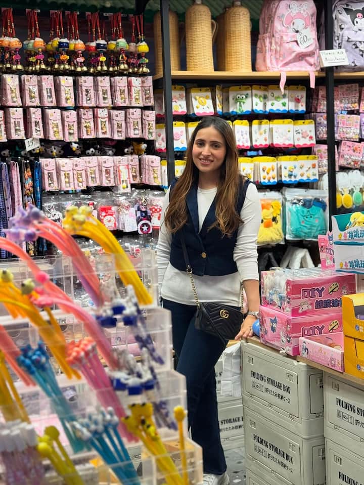 The collection included a cozy selfie of the couple, a heartfelt note that Mehzabeen had once sent Munawar along with a tiffin, and several other warm moments that perfectly captured their bond.