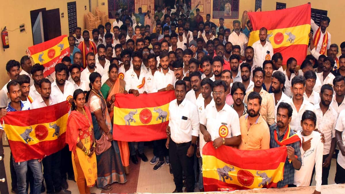 விஜய் அமைதிக்கு காரணம் ஜான் ஆரோக்கியசாமியா? தொண்டர்கள் கொந்தளிப்பு! 2026 தேர்தல் வியூகமா?