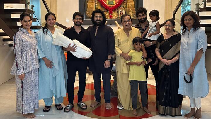 Ram Charan Upasana Latest Photos: గ్లోబల్ స్టార్ రామ్ చరణ్ - ప్రముఖ ఎంట్రప్రెన్యూర్ ఉపాసన దంపతులు ఆదివారం రాత్రి హాస్య బ్రహ్మ బ్రహ్మానందం ఇంటికి వెళ్లారు. ఆ ఫోటోలు చూడండి.