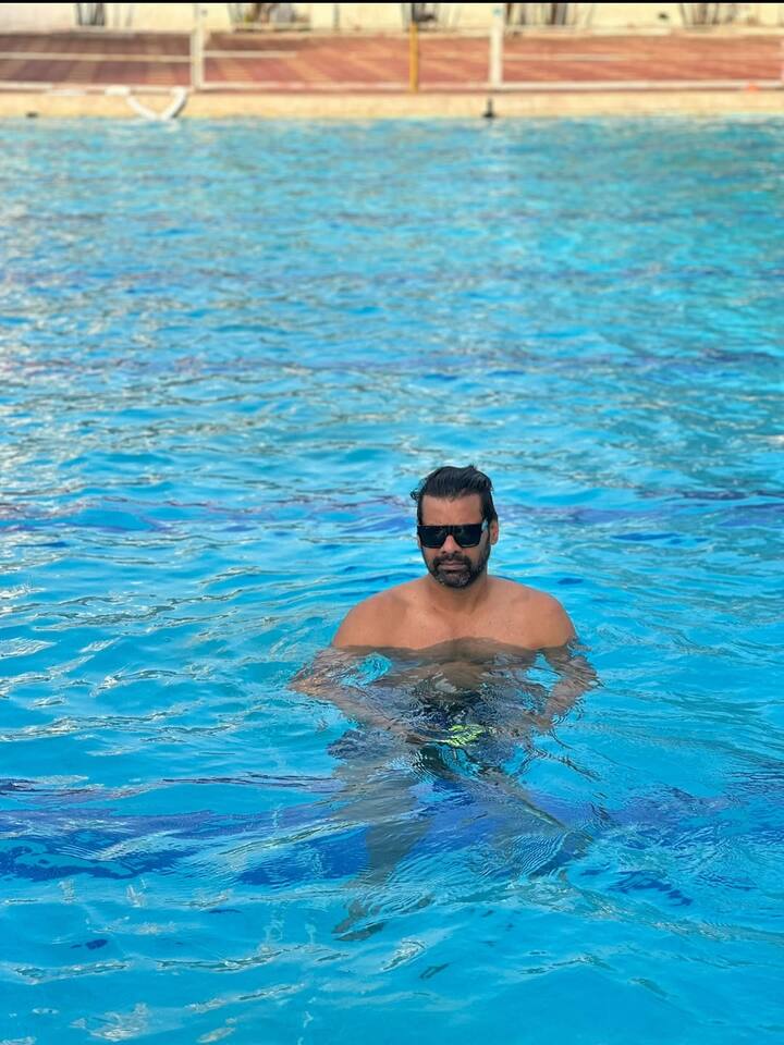 कांची कौल ने शब्बीर की तस्वीरों को शेयर करते हुए लिखा,'जन्मदिन मुबारक हो, मेरे प्यार..तुम्हें जानते हुए मुझे लगभग दो दशक के करीब हो रहे हैं...मैं खुद को खुशनसीब समझती हूं कि तुमसे मिली.'