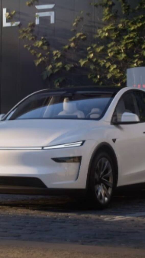 मुंबई के बाद अब दिल्ली में भी खुला टेस्ला का शोरूम, जानें- पूरी डिटेल