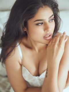 Faria Abdullah: గ్లామరస్ ఫోటోషూట్ చేసిన ఫరియా అబ్దుల్లా... నెట్టింట ఫైర్