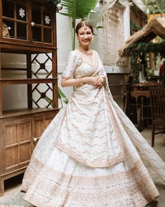 'भाभी जी घर पर हैं' एक्ट्रेस ने इंटरनेट पर मचाई तबाही, वेस्टर्न से ट्रेडिशनल लुक में दिखीं बला की हसीन