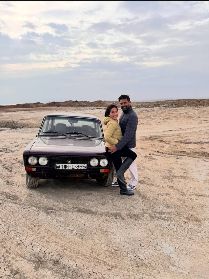 मैं खुशनसीब हूं कि तुम्हें जान पाई और तुम्हारे साथ जिंदगी के सबसे अच्छे पल जी रही हूं. तुम बेहद मजाकिया हो लेकिन दृढ़ सिद्धांतों वाले हो, जो दिल से बहुत ही दयालु है.