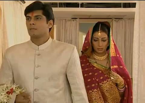 Smriti Irani's show because Saas Bhi Kabhi Bahu Thi knocked on TV on 3 July 2000. The show went off on 6 November 2008 after entertaining the audience for 8 years. 1,833 episodes of the show were broadcast.