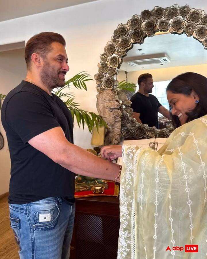 बॉलिवूडचा भाईजान सलमान खान दरवर्षी त्याच्या बहिणींसोबत रक्षाबंधनाचा सण मोठ्या थाटामाटात साजरा करतो. कालही राखीच्या दिवशी अभिनेत्याचे संपूर्ण कुटुंब एकत्र दिसले.