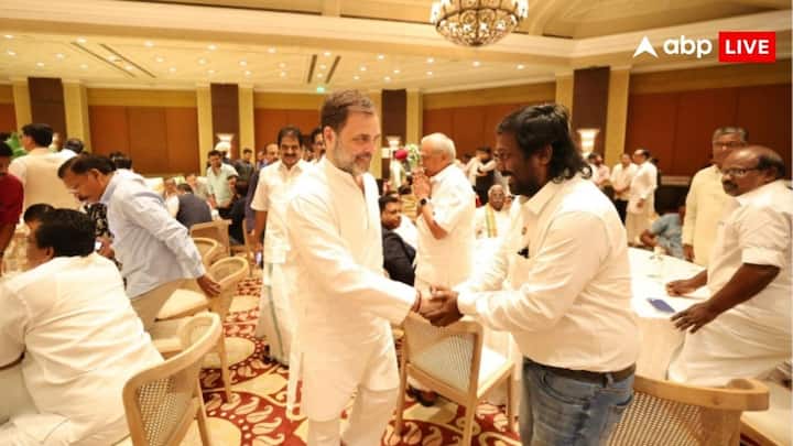 दिल्ली के होटल ताज पैलेस में आयोजित डिनर पार्टी में कांग्रेस संसदीय दल की अध्यक्ष सोनिया गांधी, राहुल गांधी, प्रियंका गांधी समेत इंडिया ब्लॉक में शामिल कई पार्टियों के सांसद पहुंचे.