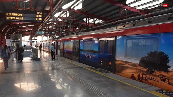 Metro Restrictions On 15 August: ਆਜ਼ਾਦੀ ਦਿਹਾੜੇ 'ਤੇ ਰਾਜਧਾਨੀ ਵਿੱਚ ਮੈਟਰੋ ਯਾਤਰੀਆਂ ਨੂੰ ਕੁਝ ਸਟੇਸ਼ਨਾਂ 'ਤੇ ਕੁਝ ਪਾਬੰਦੀਆਂ ਦਾ ਸਾਹਮਣਾ ਕਰਨਾ ਪਵੇਗਾ। ਇਸ ਲਈ ਯਾਤਰਾ ਕਰਨ ਤੋਂ ਪਹਿਲਾਂ ਪੜ੍ਹ ਲਓ ਆਹ ਖ਼ਬਰ