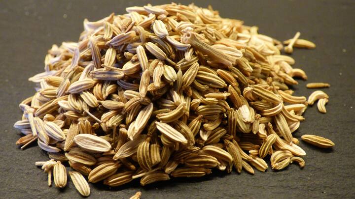 রান্নাঘরে সহজেই পাওয়া যায় এমন এই ছোট সবুজ বীজের মতো মৌরি কেবল খাবারের স্বাদই বাড়ায় না, বরং শরীর থেকে অনেক বড় রোগ নির্মূল করার ক্ষমতাও রাখে।