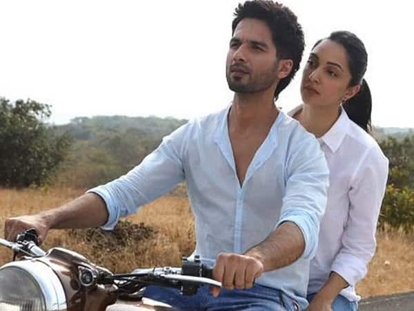 कियारा आडवाणी और शाहिद कपूर की फिल्म 'कबीर सिंह' 2019 में रिलीज हुई थी. ये एक्ट्रेस की अबतक की सबसे ज्यादा कमाई करने वाली फिल्मों में से एक हैं. न्यूज 18 के रिपोर्ट के अनुसार मूवी ने 379 करोड़ का वर्ल्डवाइड कलेक्शन किया था. ये फिल्म नेटफ्लिक्स पर उपलब्ध है.