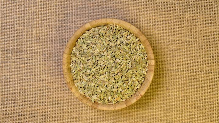 মৌরি ভিটামিন এ এবং সি সমৃদ্ধ, যা দৃষ্টিশক্তির জন্য অপরিহার্য। নিয়মিত সেবনে চোখের জ্বালা, ফোলাভাব এবং ক্লান্তি কমে, পাশাপাশি দৃষ্টিশক্তি উন্নত হয়।