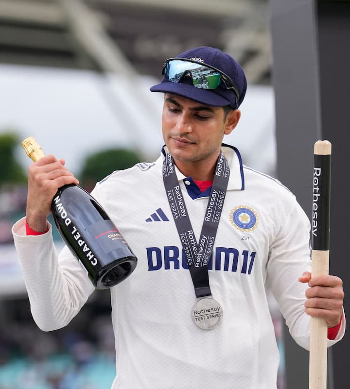भारतीय टेस्ट टीम के कप्तान शुभमन गिल ने इतिहास रच दिया है. गिल को जुलाई का आईसीसी प्लेयर ऑफ द मंथ के अवॉर्ड से नवाजा गया है. इस दौरान गिल ने पाकिस्तान के स्टार बल्लेबाज बाबर आजम का रिकॉर्ड तोड़ दिया है.