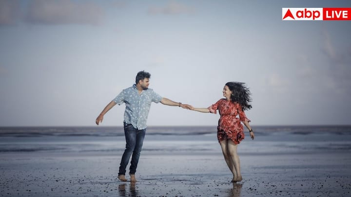 गर्लफ्रेंड के साथ रिश्ता शुरू होते ही हर चीज नई-नई और रोमांचक लगती है. इस दौरान वह बहुत ज्यादा संवेदनशील होती है, इसलिए उसे खुश रखने के लिए ध्यान, प्यार और समय देना बहुत जरूरी होता है ताकि वह अपने रिश्ते में सुरक्षित और खास महसूस करे.