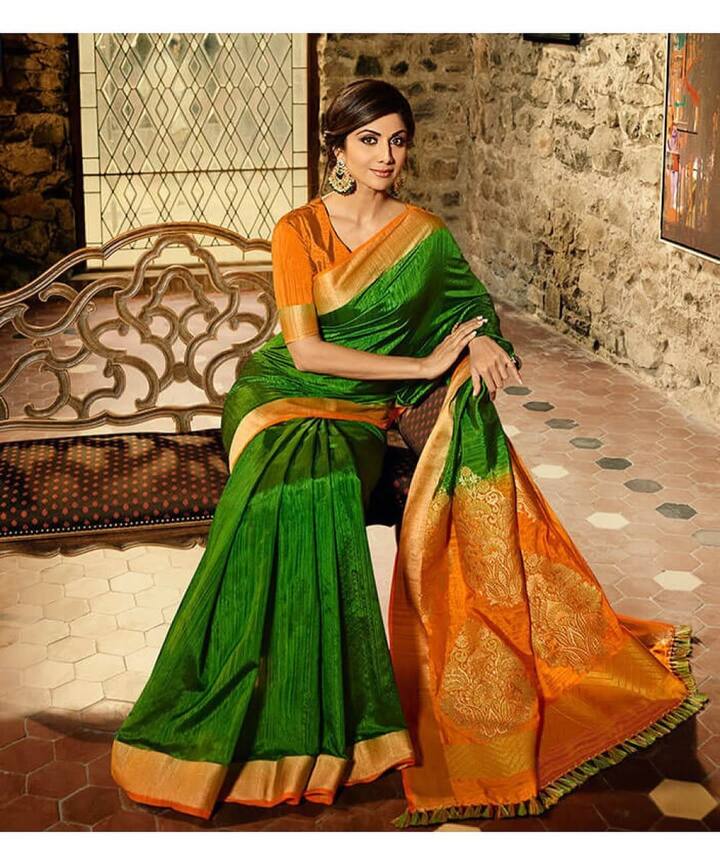 Shilpa Shetty - If you are thinking of wearing a saree on Independence Day, then Shilpa can try this look. Orange blouse with green saree will give you a tricolor.
