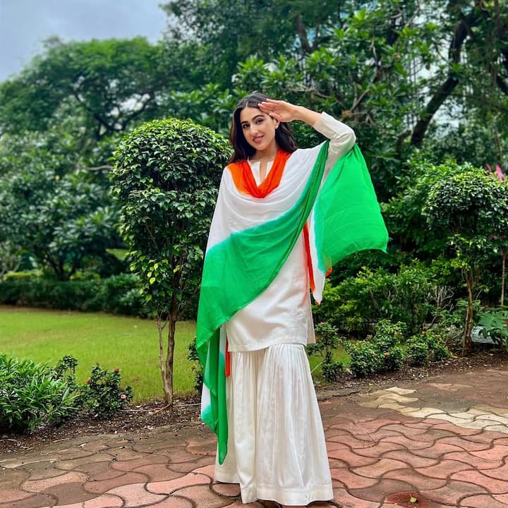 Sara Ali Khan - For August 15, you can also wear this outfit of Sara Ali Khan. The actress has carried the white sharara suit with a tricolor dupatta. Which looks very beautiful.