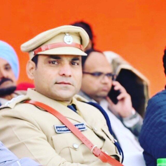 लेकिन अधिकतम वेतन की सीमा कहीं ज्यादा है. यानी लंबी सेवा अवधि और प्रमोशन के साथ जोगिंदर शर्मा की सैलरी सिराज से अधिक हो सकती है.