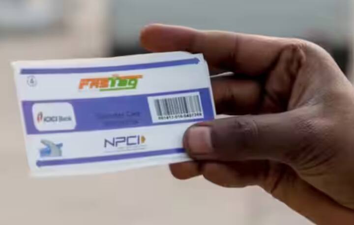 ਹੁਣ ਦੇਸ਼ ਵਿੱਚ ਫਾਸਟੈਗ ਦੀ ਵਰਤੋਂ ਕਰਕੇ ਯਾਤਰਾ ਕਰਨ ਵਾਲਿਆਂ ਲਈ ਇੱਕ ਨਵਾਂ ਵਿਕਲਪ ਲਾਂਚ ਹੋਣ ਜਾ ਰਿਹਾ ਹੈ। ਫਾਸਟੈਗ ਦਾ ਸਾਲਾਨਾ ਪਾਸ 15 ਅਗਸਤ ਤੋਂ ਸ਼ੁਰੂ ਹੋਵੇਗਾ। ਇਸਦੀ ਕੀਮਤ 3000 ਰੁਪਏ ਹੈ। ਇਸਦੀ ਵੈਧਤਾ ਇੱਕ ਸਾਲ ਜਾਂ 200 ਯਾਤਰਾਵਾਂ ਲਈ ਹੋਵੇਗੀ। ਜੋ ਵੀ ਪਹਿਲਾਂ ਪੂਰਾ ਹੋ ਜਾਵੇ।