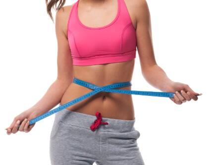 वजन घटाने में मददगार: अगर आप वजन कम करना चाहते हैं तो सौंफ का पानी रामबाण है. यह शरीर के मेटाबॉलिज़्म को तेज करता है और फैट को बर्न करने में मदद करता है. साथ ही यह लंबे समय तक पेट भरा रखता है जिससे अनावश्यक स्नैकिंग कम होती है.