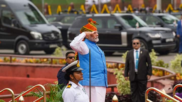 यह दिन हमें एकजुटता, राष्ट्रीय गर्व और देश के प्रति कर्तव्य की भावना को मजबूत करता है. हर साल 15 अगस्त को लाल किले पर प्रधानमंत्री तिरंगा फहराते हैं और राष्ट्र को संबोधित करते हैं.