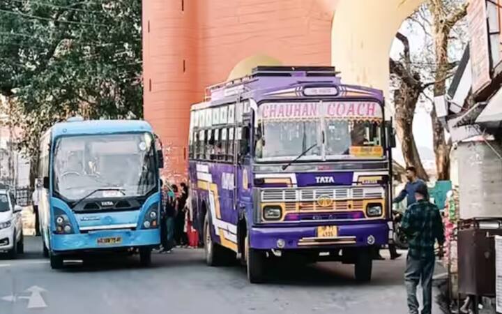 ਤੁਹਾਨੂੰ ਦੱਸ ਦੇਈਏ ਕਿ ਇਹ ਸਾਲਾਨਾ ਪਾਸ ਹਰ ਕਿਸੇ ਲਈ ਨਹੀਂ ਹੈ। ਇਸਦਾ ਲਾਭ ਸਿਰਫ਼ ਗੈਰ-ਵਪਾਰਕ ਵਾਹਨਾਂ ਨੂੰ ਹੀ ਮਿਲੇਗਾ। ਟੈਕਸੀ, ਟਰੱਕ, ਬੱਸ ਵਰਗੇ ਵਪਾਰਕ ਵਾਹਨਾਂ ਦੇ ਮਾਲਕ ਇਸਨੂੰ ਨਹੀਂ ਖਰੀਦ ਸਕਣਗੇ। ਇਸ ਲਈ, ਪਾਸ ਲੈਣ ਤੋਂ ਪਹਿਲਾਂ, ਆਪਣੇ ਵਾਹਨ ਦੀ ਸ਼੍ਰੇਣੀ ਦੀ ਜ਼ਰੂਰ ਜਾਂਚ ਕਰੋ।