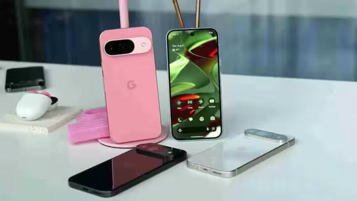 ਗੂਗਲ ਨੇ ਭਾਰਤ ਵਿੱਚ ਆਪਣੇ ਫਲੈਗਸ਼ਿਪ ਸਮਾਰਟਫੋਨ ਪਿਕਸਲ 9 ਦੀ ਕੀਮਤ ਵਿੱਚ ਭਾਰੀ ਕਟੌਤੀ ਕਰ ਦਿੱਤੀ ਹੈ। ਕੰਪਨੀ ਨੇ ਪਹਿਲਾਂ ਇਸ ਡਿਵਾਈਸ ਨੂੰ 79,999 ਰੁਪਏ ਵਿੱਚ ਲਾਂਚ ਕੀਤਾ ਸੀ, ਪਰ ਹੁਣ ਇਸਦੀ ਕੀਮਤ ਘਟਾ ਕੇ 69,999 ਰੁਪਏ ਕਰ ਦਿੱਤੀ ਗਈ ਹੈ।