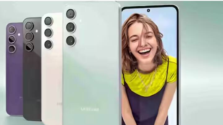 ਇਸ ਤੋਂ ਇਲਾਵਾ, ਈ-ਕਾਮਰਸ ਸਾਈਟ ਫਲਿੱਪਕਾਰਟ 'ਤੇ Samsung Galaxy S24 FE 'ਤੇ ਵੀ ਭਾਰੀ ਛੋਟ ਮਿਲ ਰਹੀ ਹੈ। ਤੁਹਾਨੂੰ ਦੱਸ ਦੇਈਏ ਕਿ ਇਸ ਫੋਨ ਦੇ 8+128GB ਵੇਰੀਐਂਟ ਦੀ ਅਸਲ ਕੀਮਤ 59,999 ਰੁਪਏ ਹੈ ਪਰ ਛੋਟ ਤੋਂ ਬਾਅਦ ਤੁਸੀਂ ਇਸਨੂੰ ਸਿਰਫ਼ 35,999 ਰੁਪਏ ਵਿੱਚ ਖਰੀਦ ਸਕਦੇ ਹੋ। ਇਸ ਤੋਂ ਇਲਾਵਾ, ਤੁਸੀਂ ਇਸਨੂੰ ਆਸਾਨ ਕਿਸ਼ਤਾਂ 'ਤੇ ਘਰ ਵੀ ਲੈ ਜਾ ਸਕਦੇ ਹੋ।