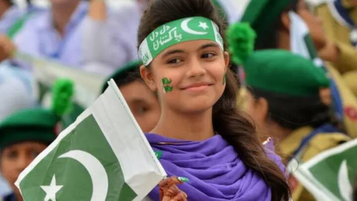 पाकिस्तान के संस्थापक मोहम्मद अली जिन्ना ने पाकिस्तान बनने के बाद अपने एतिहासिक रेडियो संबोधन में कहा था कि 15 अगस्त पाकिस्तान का जन्मदिन है.