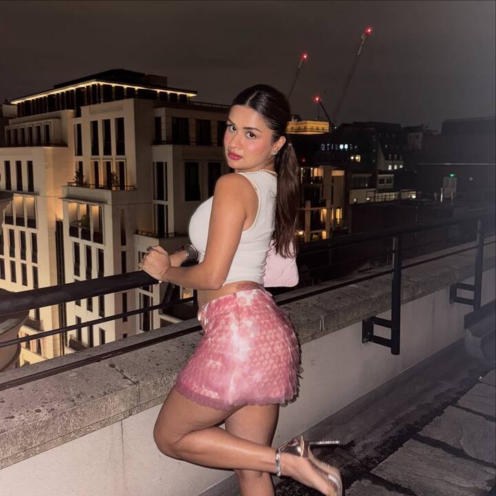 Talking about Avneet Kaur's upcoming projects, she will soon be seen in 'Love in Vietnam'. In this film, Shantanu Maheshwari will be seen his oposion.