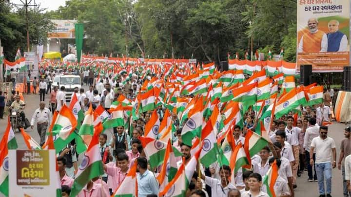 জাতীয় পতাকা সঠিকভাবে ভাঁজ করতে পারা দেশকে শ্রদ্ধাজ্ঞাপনের একটি অন্যতম অংশ। এই পতাকাকে গর্বের সঙ্গে সংরক্ষণ করা দরকার, যত্ন সহকারে রাখা দরকার।