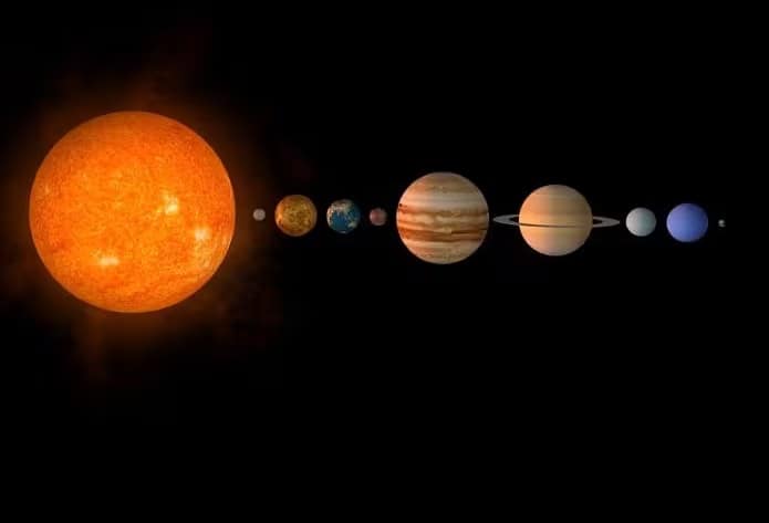 ઓગસ્ટ 2025 માં ગ્રહોનું ગોચર-સૌ પ્રથમ, 11 ઓગસ્ટના રોજ બપોરે 12૨.59 વાગ્યે બુધ સીધી રાશિમાં રહ્યું.  બુધ પણ સવારે 4.47 વાગ્યે કર્ક રાશિમાં ઉદય કરશે.બીજું ગોચર 17 ઓગસ્ટના રોજ સવારે 2.૦૦ વાગ્યે સૂર્યનું હશે. આ દિવસે સૂર્ય પોતાની સિંહ રાશિમાં પ્રવેશ કરશે.