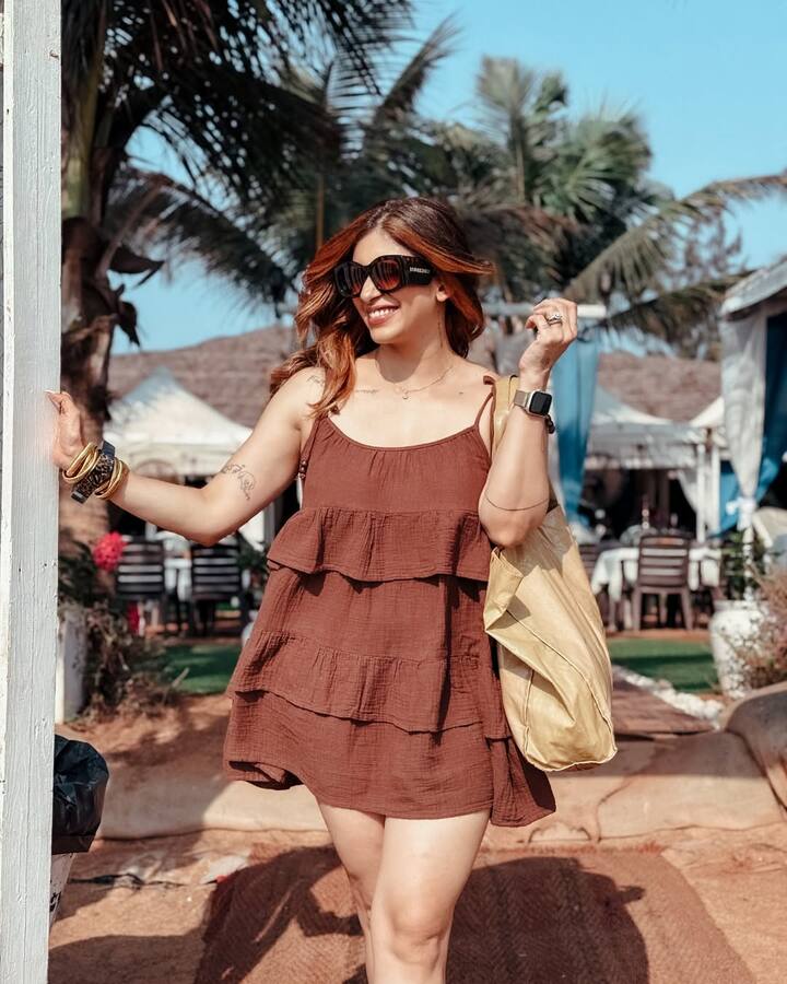 बता दें किश्वर और सुयश की उम्र में 8 साल का फासला है. एक्ट्रेस अपने पति से 8 साल बड़ी हैं. जब शो में सूयश की आंटी बनी किश्वर ने उनके संग शादी की घोषणा की तो हर कोई हैरान रह गया.