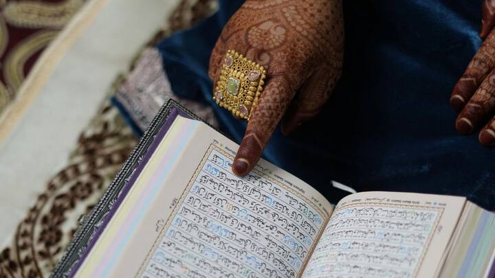 आर्य समाज की शादी में कोई भूमिका नहीं निभाता. इस्लाम में काजी का काम शरीयत के अनुसार निकाह पढ़ाना, मेहर तय करना और गवाहों की उपस्थिति में विवाह को विधिवत पूरा करना है.