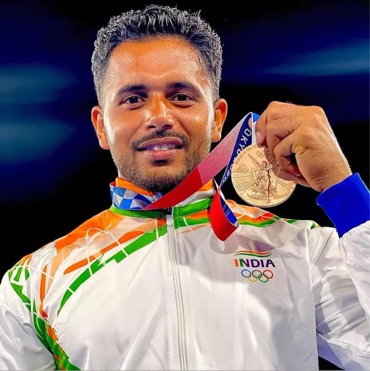 यहां उन्होंने अपनी शिक्षा जारी रखी और हॉकी में भी लगातार मेहनत करते रहे. पढ़ाई और खेल दोनों को संतुलित रखना आसान नहीं था, लेकिन हरमनप्रीत ने यह संतुलन बखूबी निभाया.