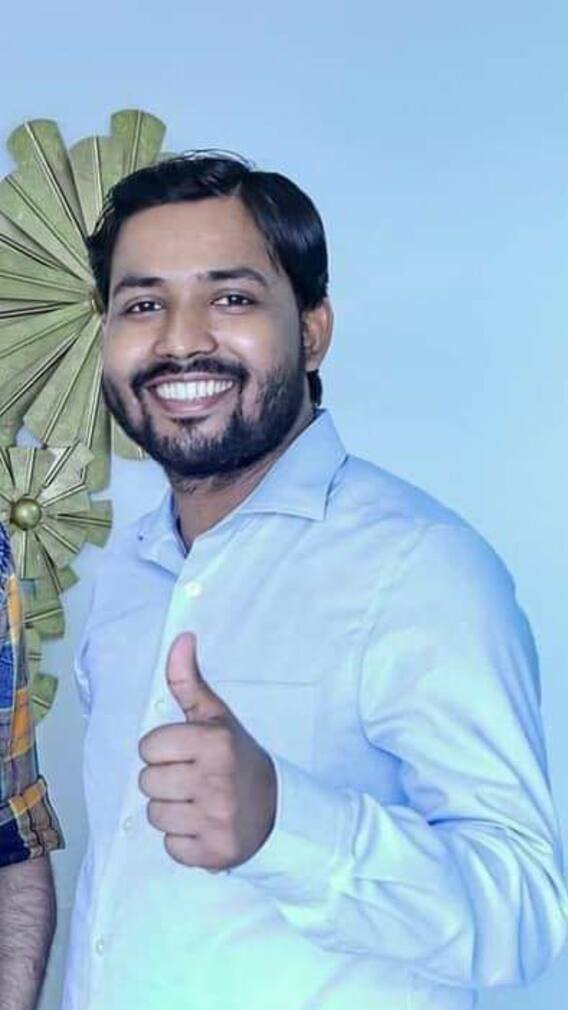 ২০০ টাকায় পড়ান ছাত্র-ছাত্রীদের, তবুও একদিনে খান স্যারের আয় শুনলে চমকে যাবেন