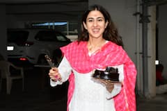 माथे पर तिलक, गले में भगवान का लॉकेट...बर्थडे पर ट्रेडिशनल लुक में सारा, पैप्स के साथ काटा केक