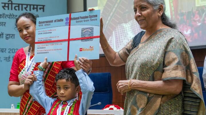 বছরে আপনার সন্তানের নামে ১০ হাজার টাকা করে জমা করলেই আপনার সন্তান পেয়ে যাবে ১১ কোটি টাকা। এই সরকারি স্কিম দিচ্ছে সুযোগ।