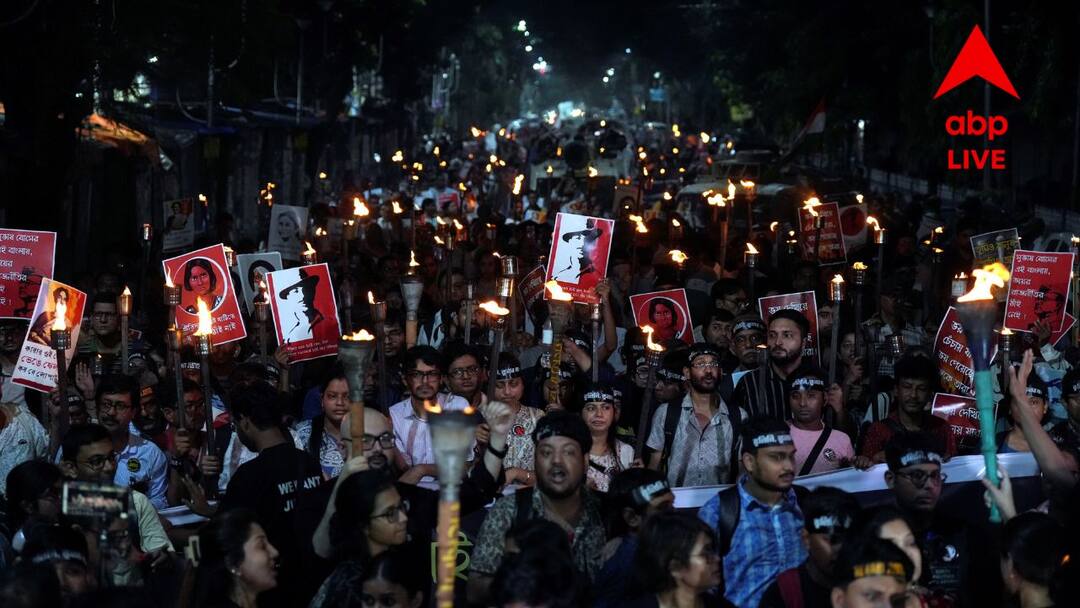বঞ্চনার অভিযোগে সরব, অভয়ার পরিবারের ক্ষোভের মুখে পুরসভার স্বাস্থ্যকর্মীরা বঞ্চনার অভিযোগে সরব, অভয়ার পরিবারের ক্ষোভের মুখে পুরসভার স্বাস্থ্যকর্মীরা