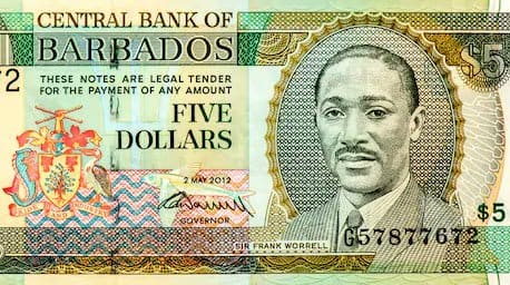 দেশের মহান ব্যক্তিত্বদের ছবিই সেই দেশের নোটে ছাপানো হয়। ওরেলই একমাত্র ক্রিকেটার যাঁর ছবি তাঁর দেশের টাকায় ছাপা হয়েছিল। ক্রিকেটে তাঁর অবদানের জন্য বার্বাডোজ়ের সরকার তাঁকে এই বিশেষ সম্মান দিয়েছিল।