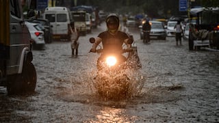 UP Weather: यूपी में अगले दो दिन बहुत भारी बारिश की चेतावनी, इन 45 जिलों में जमकर बरसेंगे बादल, जानें- मौसम का अपडेट