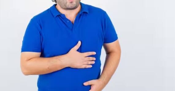 પાચન સમસ્યાઓનો અંત: ખાલી પેટે વરિયાળીનું પાણી પીવાથી પાચન શક્તિ મજબૂત થાય છે. તે પેટમાં ગેસ, એસિડિટી અને કબજિયાતની સમસ્યા ઘટાડે છે. વરિયાળીમાં હાજર ફાઇબર અને એન્ટીઑકિસડન્ટ પેટને સાફ કરે છે અને ભૂખ પણ સુધારે છે.