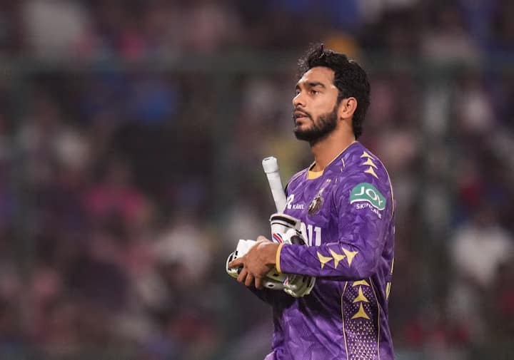 IPL 2025 માં KKR ઓલરાઉન્ડર વેંકટેશ ઐયરનું પ્રદર્શન ખૂબ જ ખરાબ રહ્યું હતું. ત્યારબાદ તેના ટ્રેડના સમાચાર છે. અહેવાલો અનુસાર, સનરાઇઝર્સ હૈદરાબાદ તેને ટ્રેડ દ્વારા ટીમમાં સામેલ કરી શકે છે.