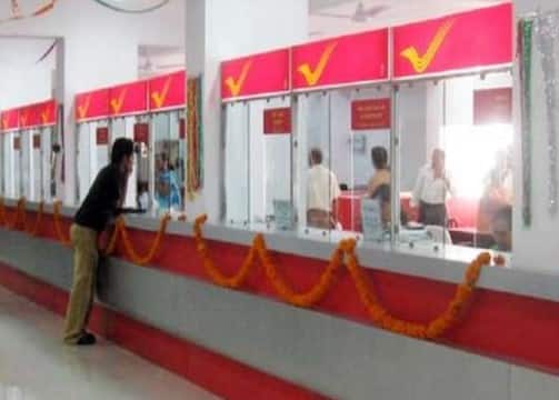 તમારે ધ્યાનમાં રાખવું પડશે કે પોસ્ટ ઓફિસ તેના બધા ગ્રાહકો - સામાન્ય નાગરિકો, મહિલાઓ, વરિષ્ઠ નાગરિકો - ને FD ખાતા પર સમાન વ્યાજ આપે છે. જો તમે પોસ્ટ ઓફિસમાં તમારી પત્નીના નામે 2 વર્ષમાં 1,00,000 રૂપિયા એટલે કે 24 મહિનાની FD જમા કરાવો છો, તો પાકતી મુદત પર તમારી પત્નીના ખાતામાં કુલ 1,07,185 રૂપિયા આવશે.