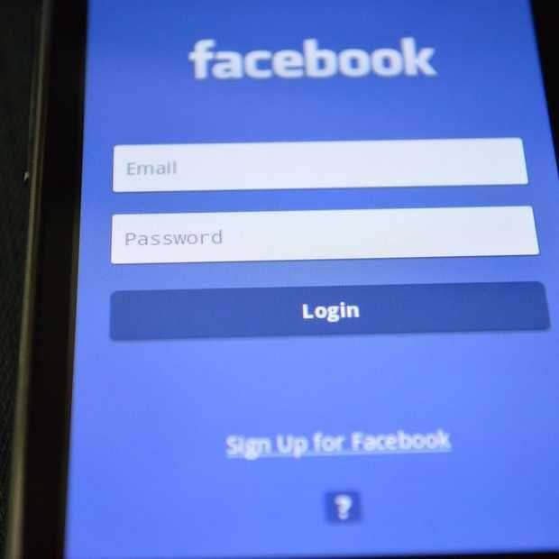 गेल्या काही दिवसांपासून फेसबुकवर एक विशेष पोस्ट व्हायरल होत आहे या पोस्टमध्ये लोक लिहित आहेत की ते फेसबुकला त्यांचे फोटो किंवा वैयक्तिक माहिती वापरण्याची परवानगी देत नाहीत इतर मित्रांनाही ही पोस्ट कॉपी-पेस्ट करण्याचं आवाहन केलं जातं दावा आहे की असे न केल्यास फेसबुकला डेटा वापरण्याचा कायदेशीर हक्क मिळेल.