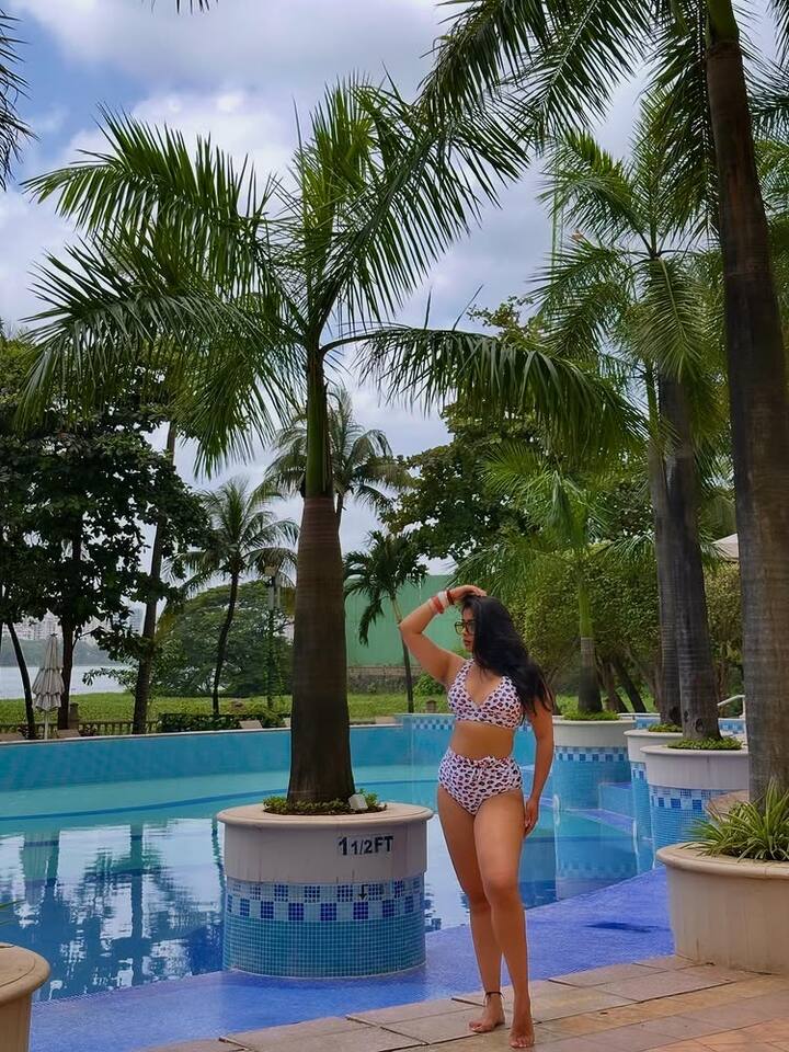 તાજેતરમાં અભિનેત્રીએ ઇન્સ્ટાગ્રામ પર કેટલીક બોલ્ડ તસવીરો શેર કરી છે જેણે સોશિયલ મીડિયા પર તાપમાન વધારી દીધું છે.