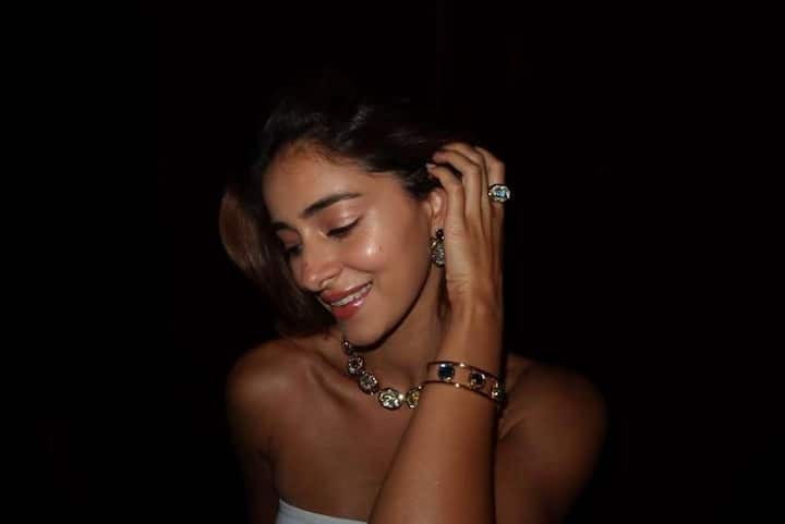 ప్రస్తుతం ఈ ఫోటోస్ వైరల్ అవుతుండగా... నెటిజన్లు సూపర్ అంటూ లవ్ ఎమోజీలతో కామెంట్స్ చేస్తున్నారు. Image Source: Instagram