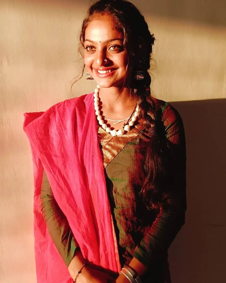 After Monalisa went viral, he was cast by director Sanoj Mishra in his film The Diary of Manipur. In such a situation, the viral girl had to teach basic studies in addition to acting class.